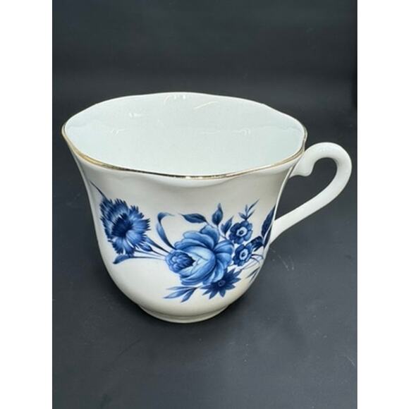 Elizabethan fine bone china, Taylor and Kent, England, Blue and white floral - Picture 7 of 14